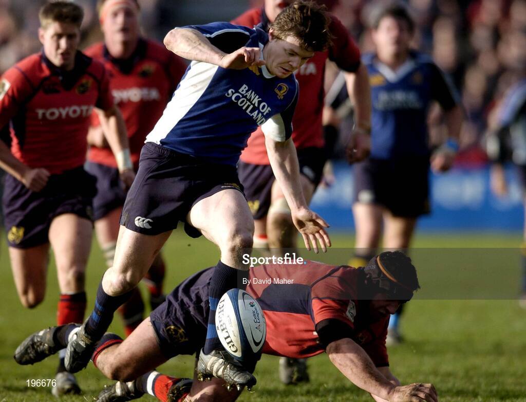 31 December 2005; Brian O'Driscoll, Leinster, in action against Denis Leamy, Munster. Celtic League 2005-2006, Group A, Leinster v Munster, RDS, Dublin. Picture credit: David Maher / SPORTSFILE