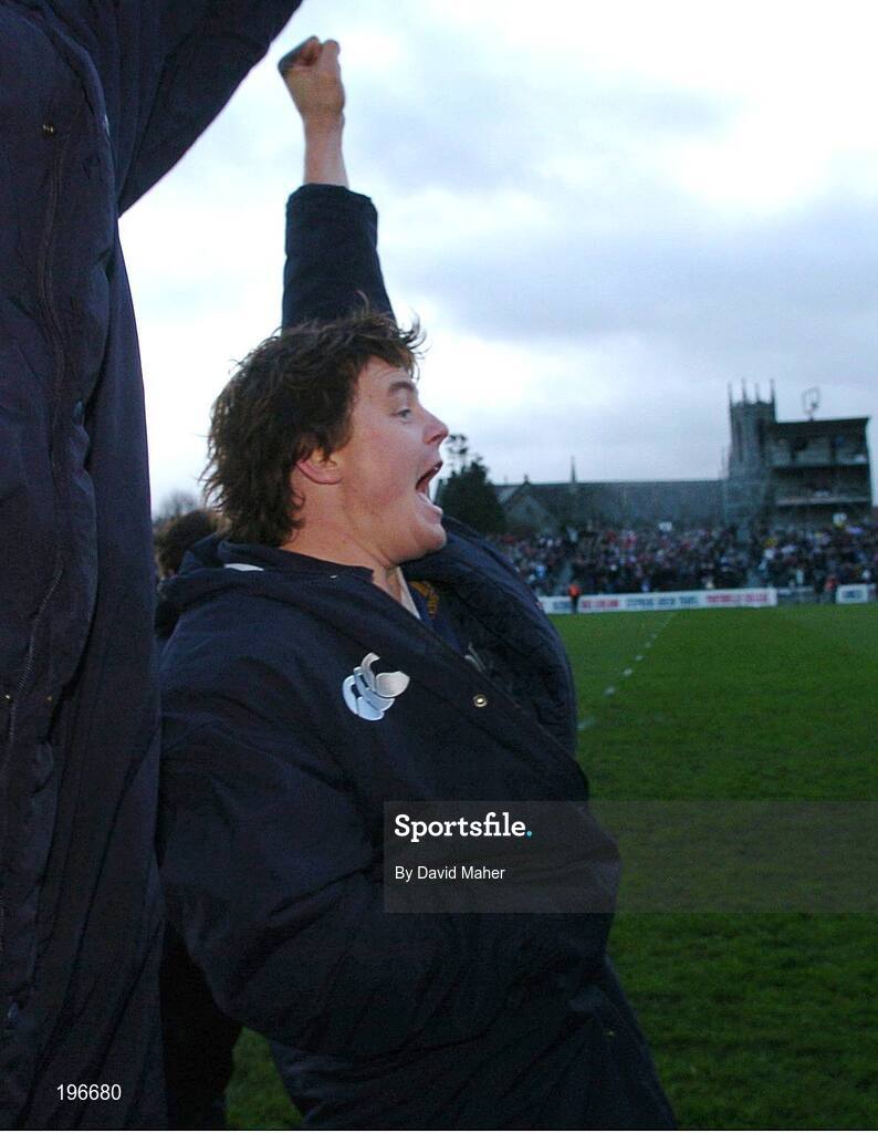 31 December 2005; Brian O'Driscoll, Leinster, celebrates at the end of the game. Celtic League 2005-2006, Group A, Leinster v Munster, RDS, Dublin. Picture credit: David Maher / SPORTSFILE