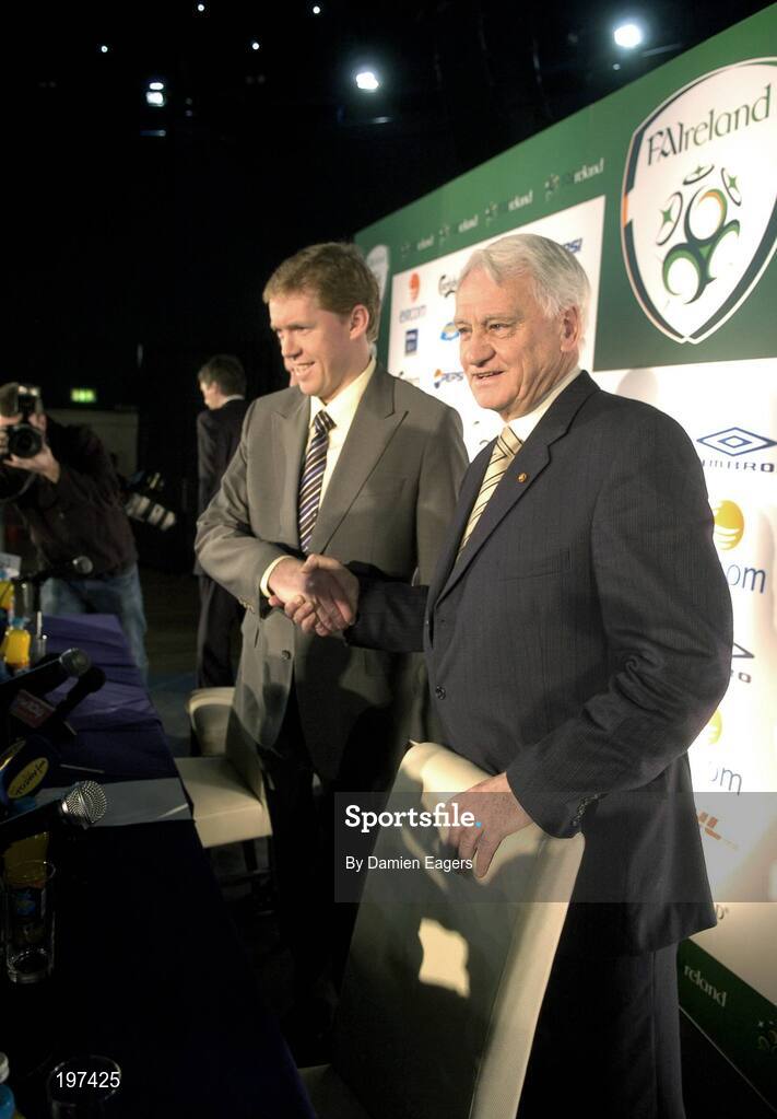16 January 2006; Steve Staunton shakes hands with Sir Bobby Robson, International football consultant before an FAI press conference to confirm his appointment as the new Manager of the Republic of Ireland Senior International Soccer Team. Mansion House, Dublin. Picture credit: Damien Eagers / SPORTSFILE