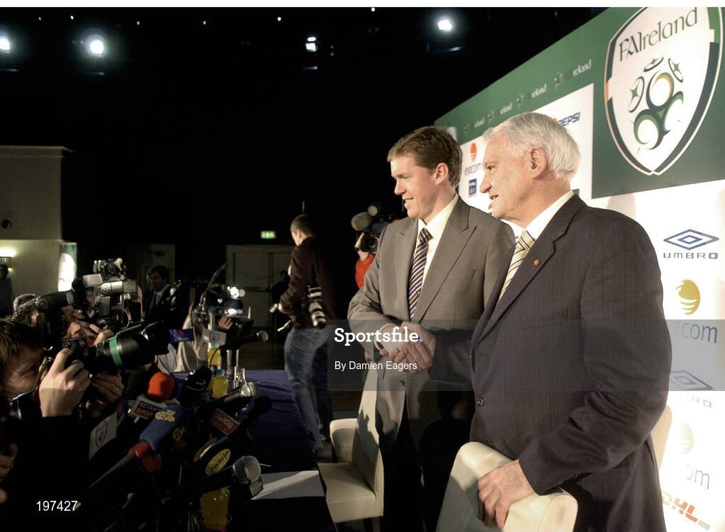16 January 2006; Steve Staunton shakes hands with Sir Bobby Robson, International football consultant, before a FAI press conference to confirm Staunton's appointment as the new Manager of the Republic of Ireland Senior International Soccer Team. Mansion House, Dublin. Picture credit: Damien Eagers / SPORTSFILE