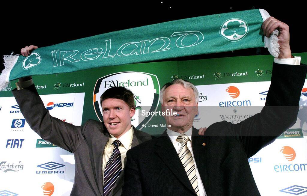 16 January 2006; Steve Staunton with Sir Bobby Robson, International Football consultant, at an FAI press conference to confirm Staunton's appointment as the new Manager of the Republic of Ireland Senior International Soccer Team. Mansion House, Dublin. Picture credit: David Maher / SPORTSFILE