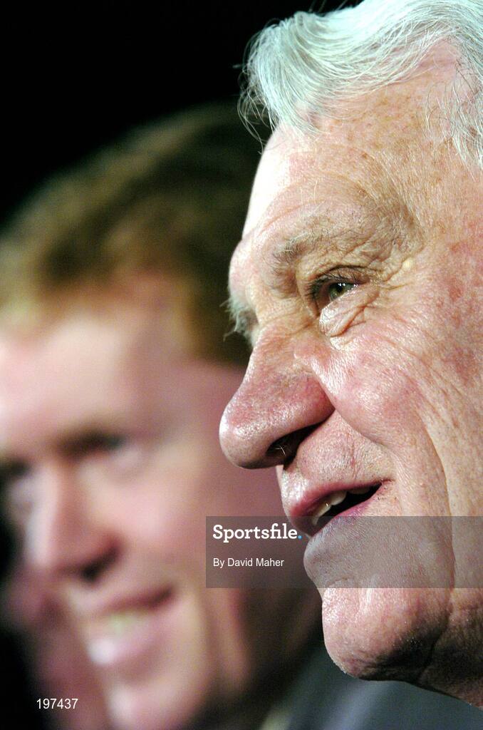 16 January 2006; Sir Bobby Robson, International Football Consultant, with Steve Staunton, at an FAI press conference to confirm Staunton's appointment as the new Manager of the Republic of Ireland Senior International Soccer Team. Mansion House, Dublin. Picture credit: David Maher / SPORTSFILE