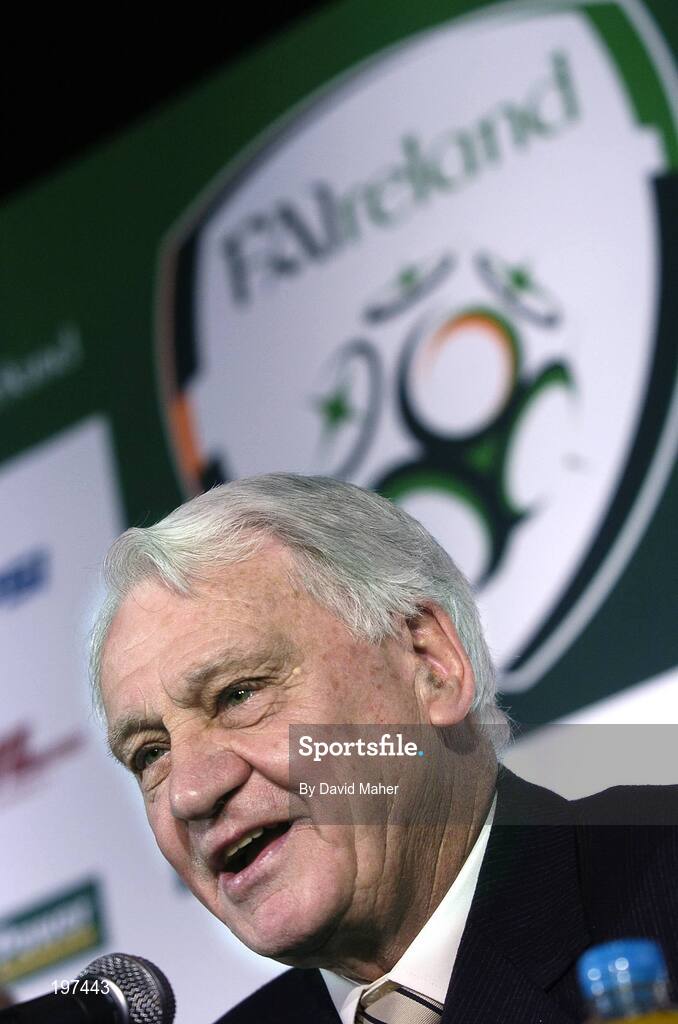 16 January 2006; Sir Bobby Robson, International Football Consultant, at an FAI press conference to confirm Steve Staunton appointment as the new Manager of the Republic of Ireland Senior International Soccer Team. Mansion House, Dublin. Picture credit: David Maher / SPORTSFILE