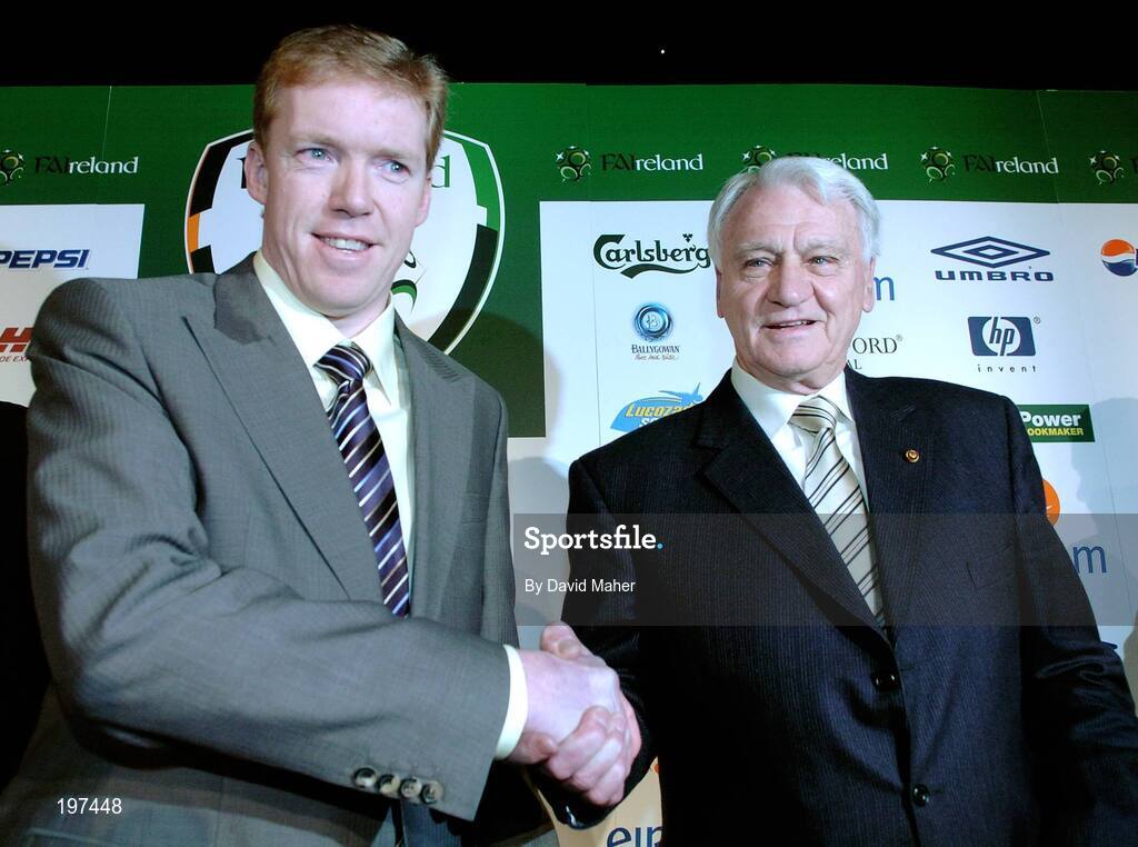 16 January 2006; Steve Staunton shakes hands with Sir Bobby Robson, International Football consultant, at an FAI press conference to confirm his appointment as the new Manager of the Republic of Ireland Senior International Soccer Team. Mansion House, Dublin. Picture credit: David Maher / SPORTSFILE