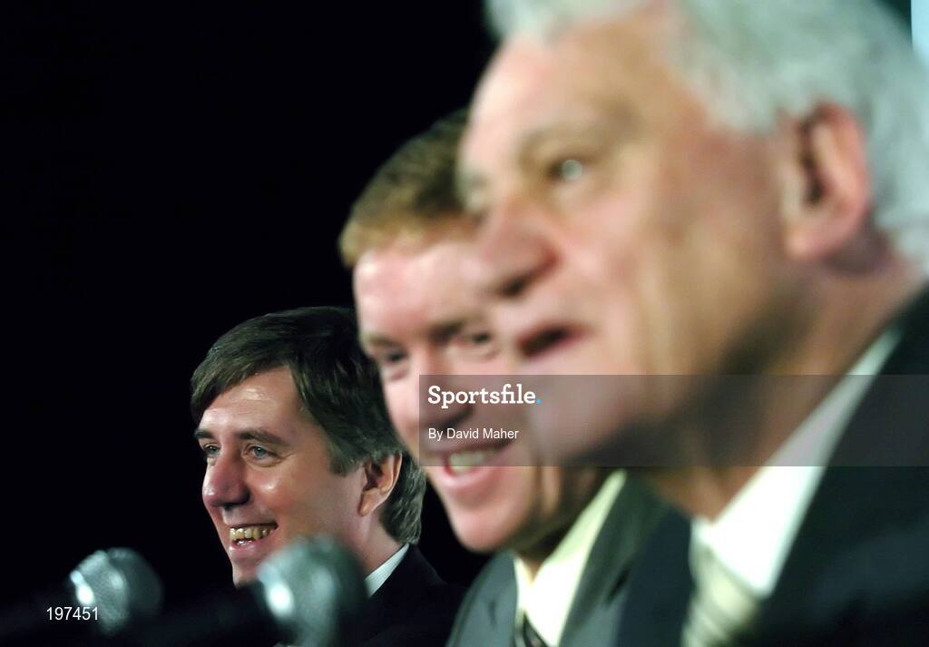 16 January 2006; John Delaney, Chief Executive, FAI, with Steve Staunton and Sir Bobby Robson, International Football consultant, at an FAI press conference to confirm Staunton's appointment as the new Manager of the Republic of Ireland Senior International Soccer Team. Mansion House, Dublin. Picture credit: David Maher / SPORTSFILE