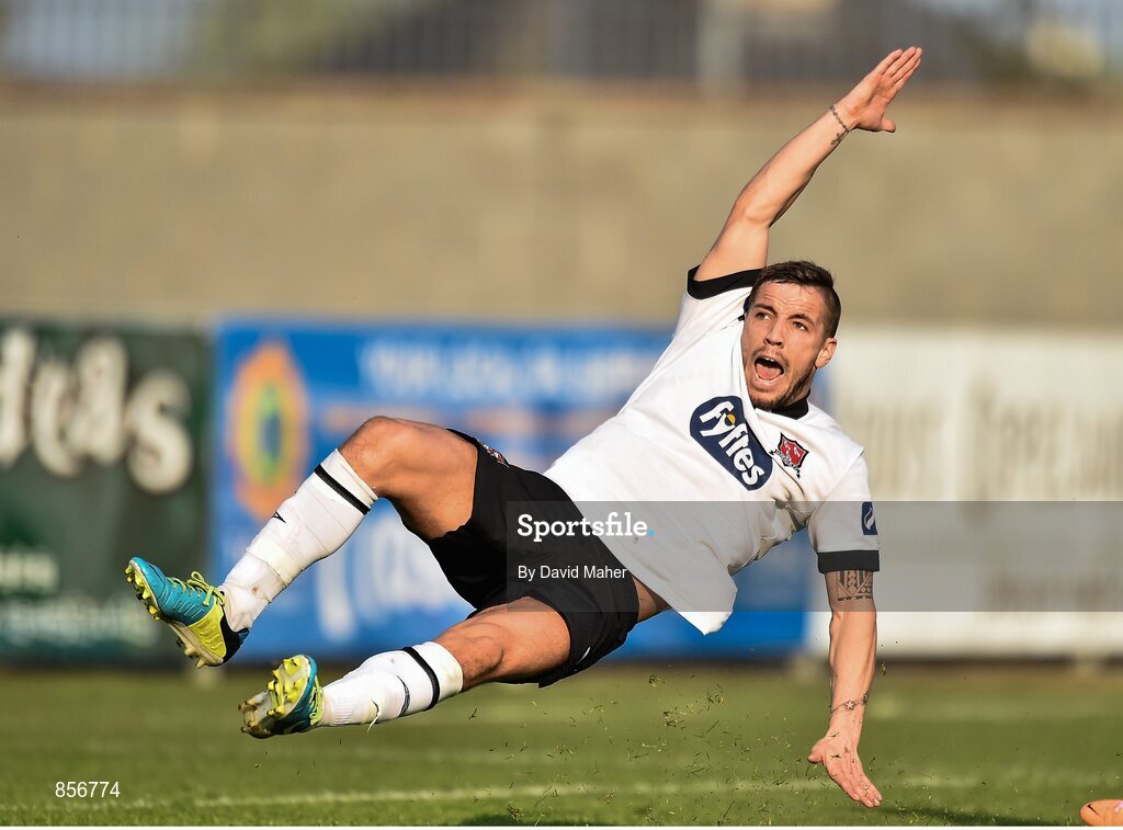 21 April 2014; Darren Meenan, Dundalk, claims for a penalty from referee Graham Kelly. Airtricity League Premier Division, Athlone Town v Dundalk, Athlone Town Stadium, Athlone, Co. Westmeath. Picture credit: David Maher / SPORTSFILE