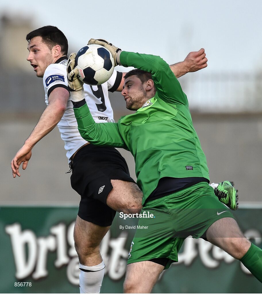 21 April 2014; Craig Sexton, Athlone Town, in action against Patrick Hoban, Dundalk. Airtricity League Premier Division, Athlone Town v Dundalk, Athlone Town Stadium, Athlone, Co. Westmeath. Picture credit: David Maher / SPORTSFILE