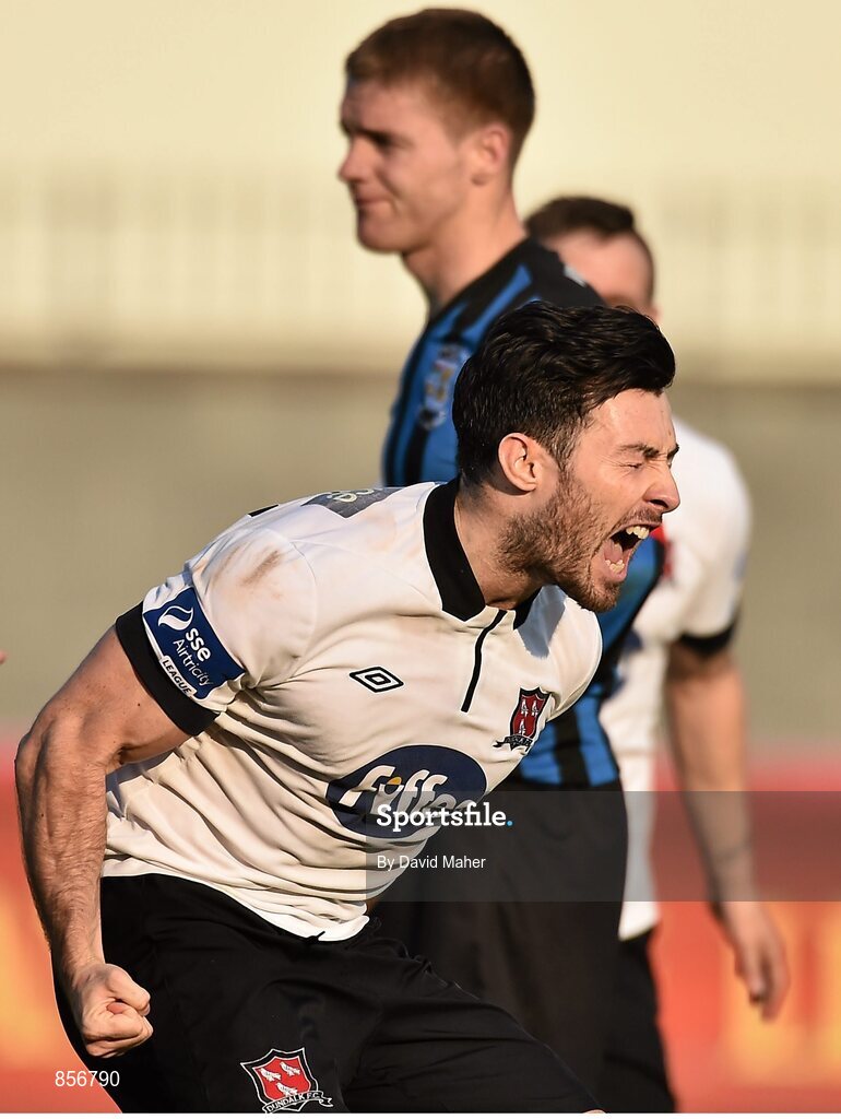 21 April 2014; Richie Towell, Dundalk, celebrates after scoring his side's first goal from a penalty. Airtricity League Premier Division, Athlone Town v Dundalk, Athlone Town Stadium, Athlone, Co. Westmeath. Picture credit: David Maher / SPORTSFILE