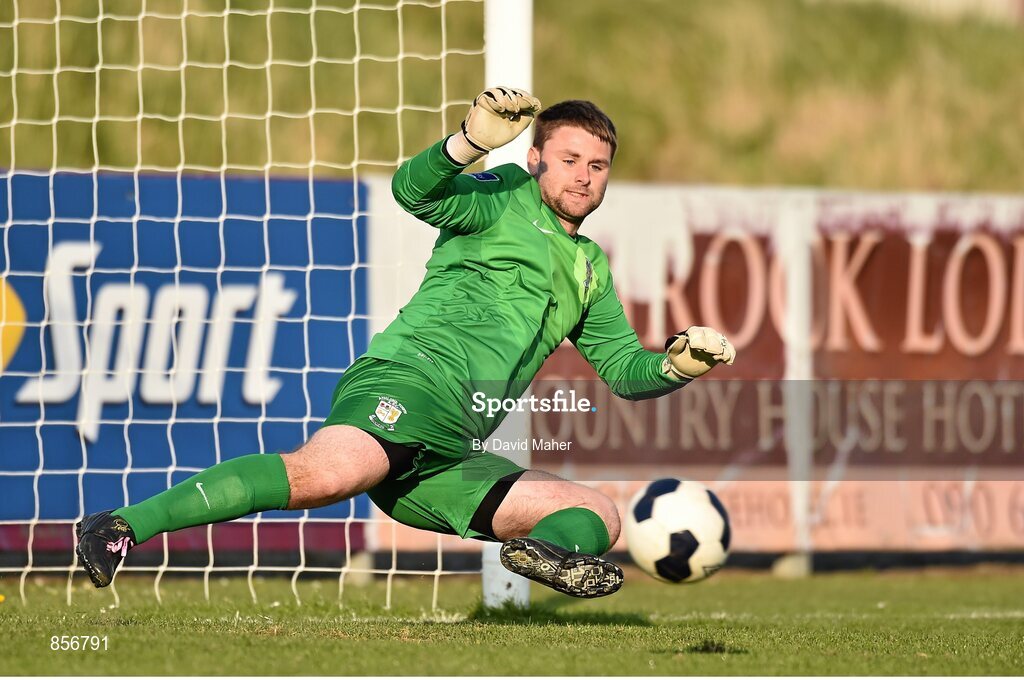 21 April 2014; Craig Sexton, Athlone Town, is unable to keep out the penalty kick from Richie Towell, Dundalk. Airtricity League Premier Division, Athlone Town v Dundalk, Athlone Town Stadium, Athlone, Co. Westmeath. Picture credit: David Maher / SPORTSFILE