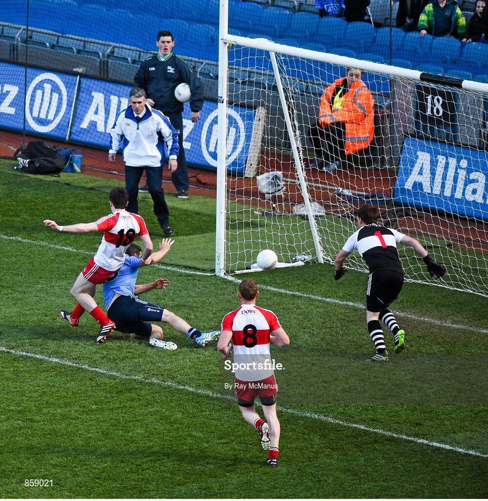 27 April 2014; Kevin McManamon, Dublin, shoots past Declan Brown, Derry, to score his side's second goal. Allianz Football League Division 1 Final, Dublin v Derry, Croke Park, Dublin. Picture credit: Ray McManus / SPORTSFILE