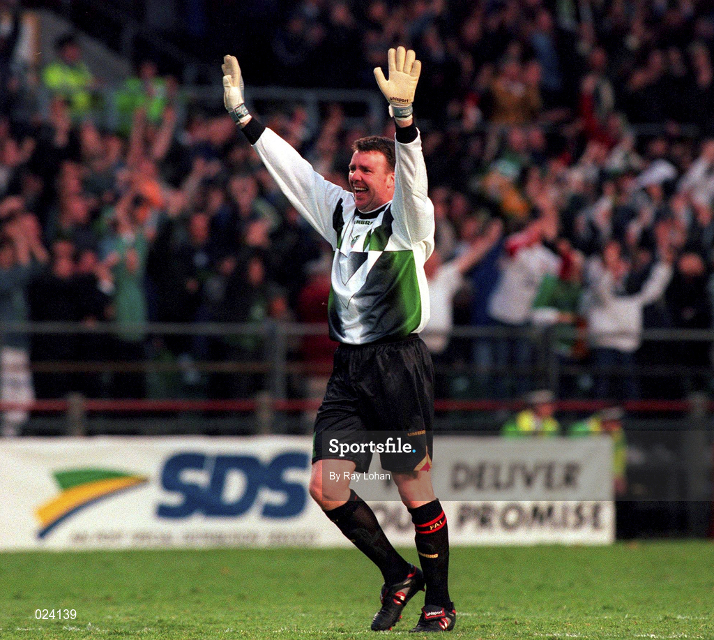9 June 1999; Republic of Ireland goalkeeper Alan Kelly celebrates his side's first goal during the UEFA European Championships Qualifier match between Republic of Ireland and FYR Macedonia at Lansdowne Road in Dublin. Photo by Ray Lohan/Sportsfile