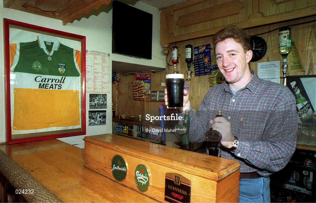 2 November 1995; Offaly hurler Brian Whelahan at his pub in Birr, Offaly. Photo by David Maher/Sportsfile