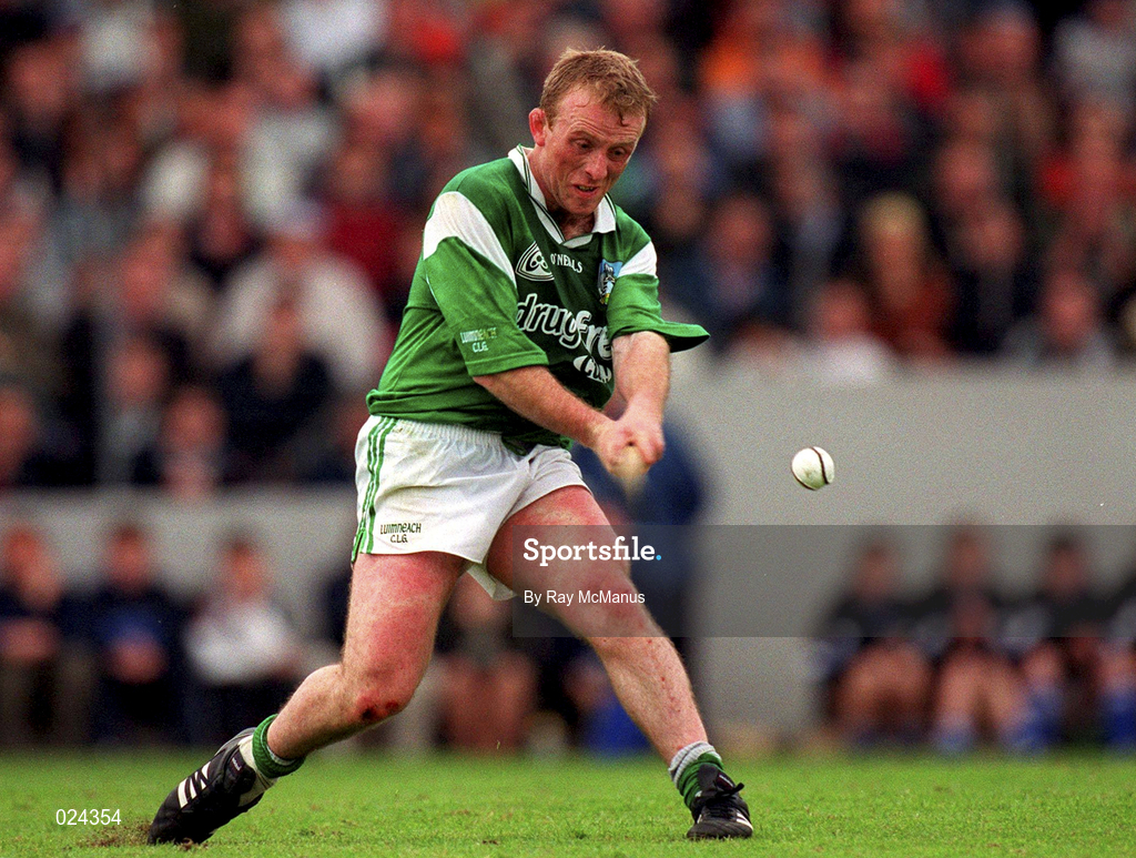 30 May 1999; Dave Clarke of Limerick during the Guinness Munster Senior Hurling Championship quarter-final match between Limerick and Waterford at Páirc Uí Chaoimh in Cork. Photo by Ray McManus/Sportsfile