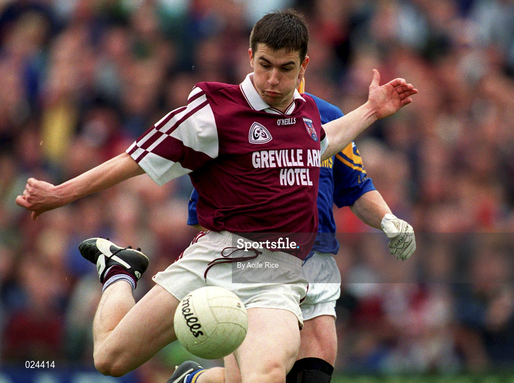 30 May 1999; Dessie Dolan of Westmeath shoots to score a goal during the Bank of Ireland Leinster Senior Football Championship 2nd Preliminary Round match between Westmeath and Longford at Cusack Park in Mullingar, Westmeath. Photo by Aoife Rice/Sportsfile