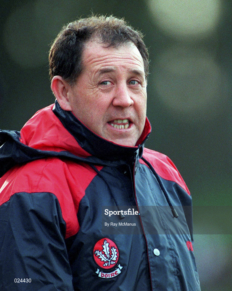 28 February 1999; Derry manager Eamonn Colemann during the Church and General National Football League Division 1 Group A match between Meath and Derry at Páirc Tailteann in Navan, Meath. Photo by Ray McManus/Sportsfile