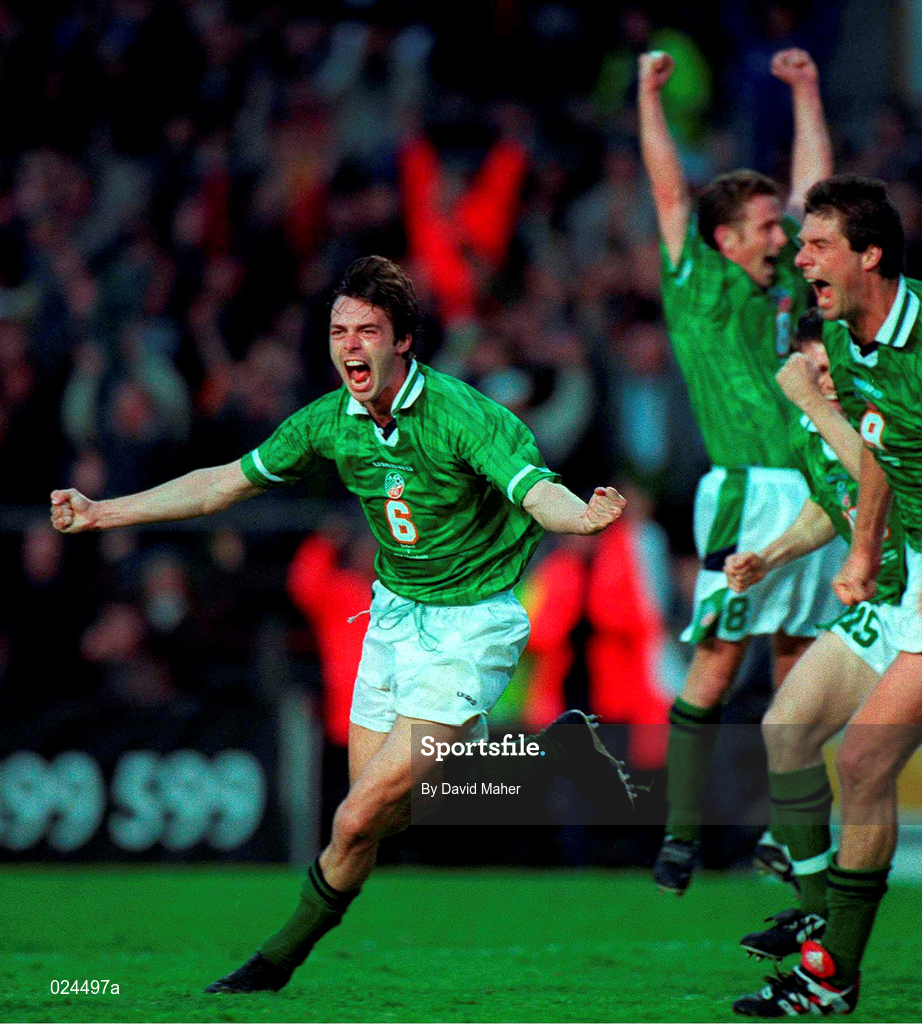 9 June 1999; Gary Breen, left, celebrates after Republic of Ireland team-mate Niall Quinn, right, scored his side's first and winning goal during the UEFA European Championships Qualifier match between Republic of Ireland and FYR Macedonia at Lansdowne Road in Dublin. Photo by David Maher/Sportsfile