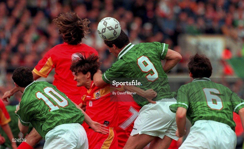 9 June 1999; Niall Quinn of Republic of Ireland Boban Babunski of FYR Macedonia during the UEFA European Championships Qualifier match between Republic of Ireland and FYR Macedonia at Lansdowne Road in Dublin. Photo by David Maher/Sportsfile