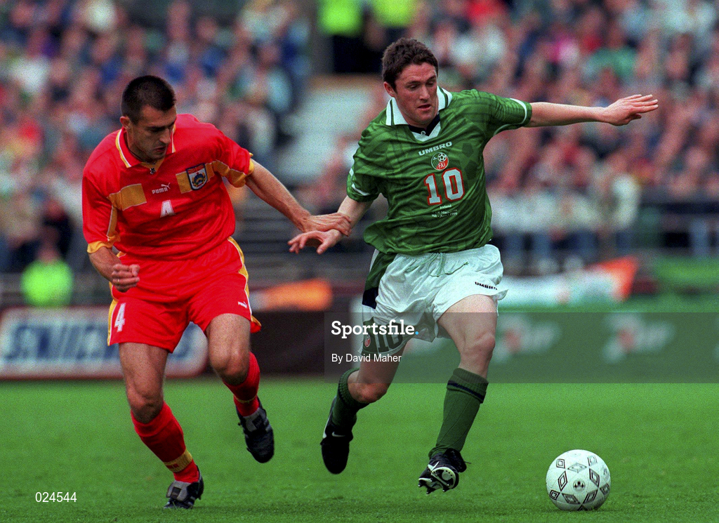 9 June 1999; Robbie Keane of Republic of Ireland in action against Milan Stojanovski of FYR Macedonia during the UEFA European Championships Qualifier match between Republic of Ireland and FYR Macedonia at Lansdowne Road in Dublin. Photo by David Maher/Sportsfile