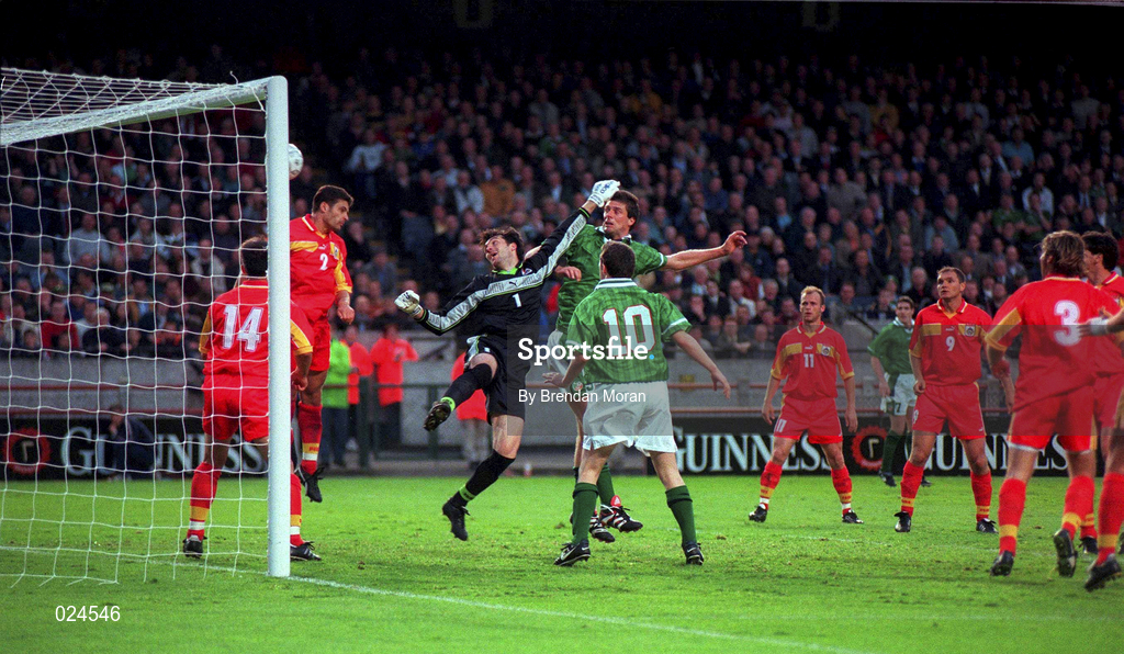 9 June 1999; Niall Quinn of Republic of Ireland heads his side's first goal during the UEFA European Championships Qualifier match between Republic of Ireland and FYR Macedonia at Lansdowne Road in Dublin. Photo by Brendan Moran/Sportsfile