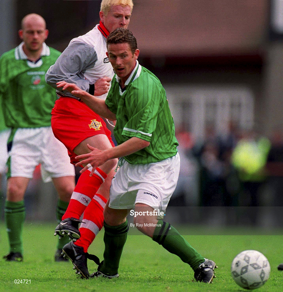 29 May 1999; Mark Kinsella of Republic of Ireland in action against Neil Lennon of Northern Ireland during the international friendly match between Republic of Ireland and Northern Ireland at Lansdowne Road in Dublin. Photo by Ray McManus/Sportsfile