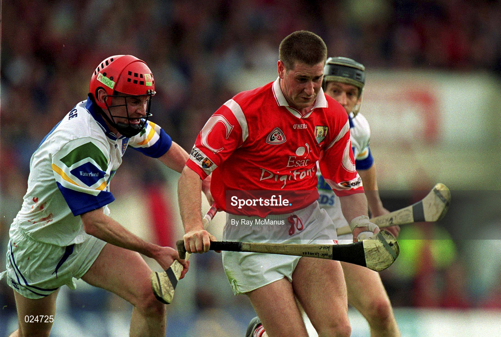 13 June 1999; Mark Landers of Cork in action against Fergal Hartley, left, and Billy O'Sullivan of Waterford during the Guinness Munster Senior Hurling Championship semi-final match between Cork and Waterford at Semple Stadium in Thurles, Tipperary. Photo by Ray McManus/Sportsfile