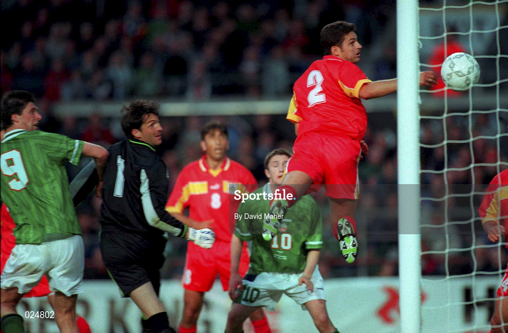 9 June 1999; Niall Quinn of Republic of Ireland heads his side's first and winning goal during the UEFA European Championships Qualifier match between Republic of Ireland and FYR Macedonia at Lansdowne Road in Dublin. Photo by David Maher/Sportsfile