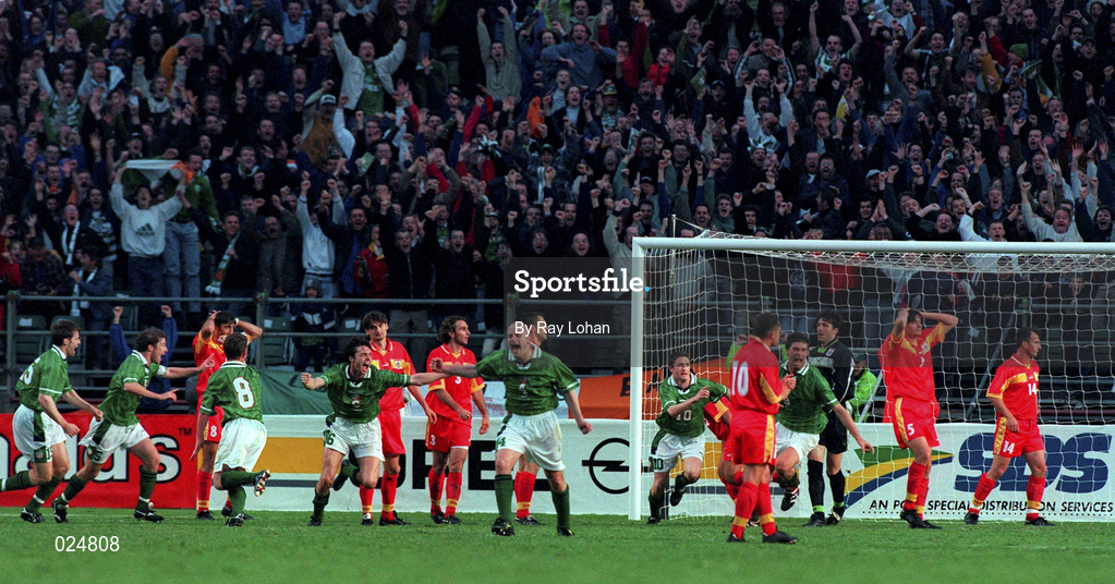 9 June 1999; Niall Quinn of Republic of Ireland celebrates after scoring his side's first and winning goal during the UEFA European Championships Qualifier match between Republic of Ireland and FYR Macedonia at Lansdowne Road in Dublin. Photo by Ray Lohan/Sportsfile