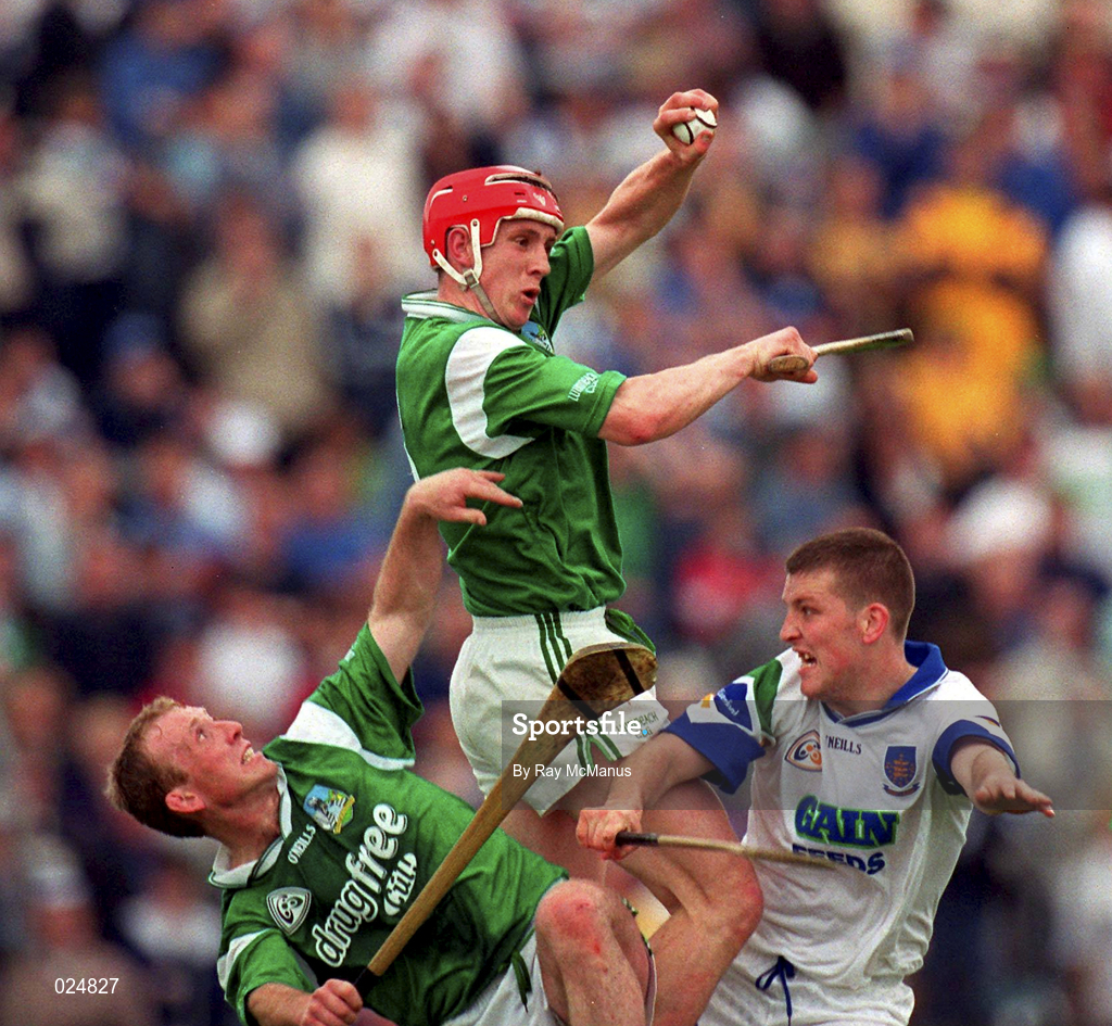 30 May 1999; Ollie Moran, centre, supported by Limerick team-mate Dave Clarke, in action against Ken McGrath of Waterford during the Guinness Munster Senior Hurling Championship quarter-final match between Limerick and Waterford at Páirc Uí Chaoimh in Cork. Photo by Ray McManus/Sportsfile