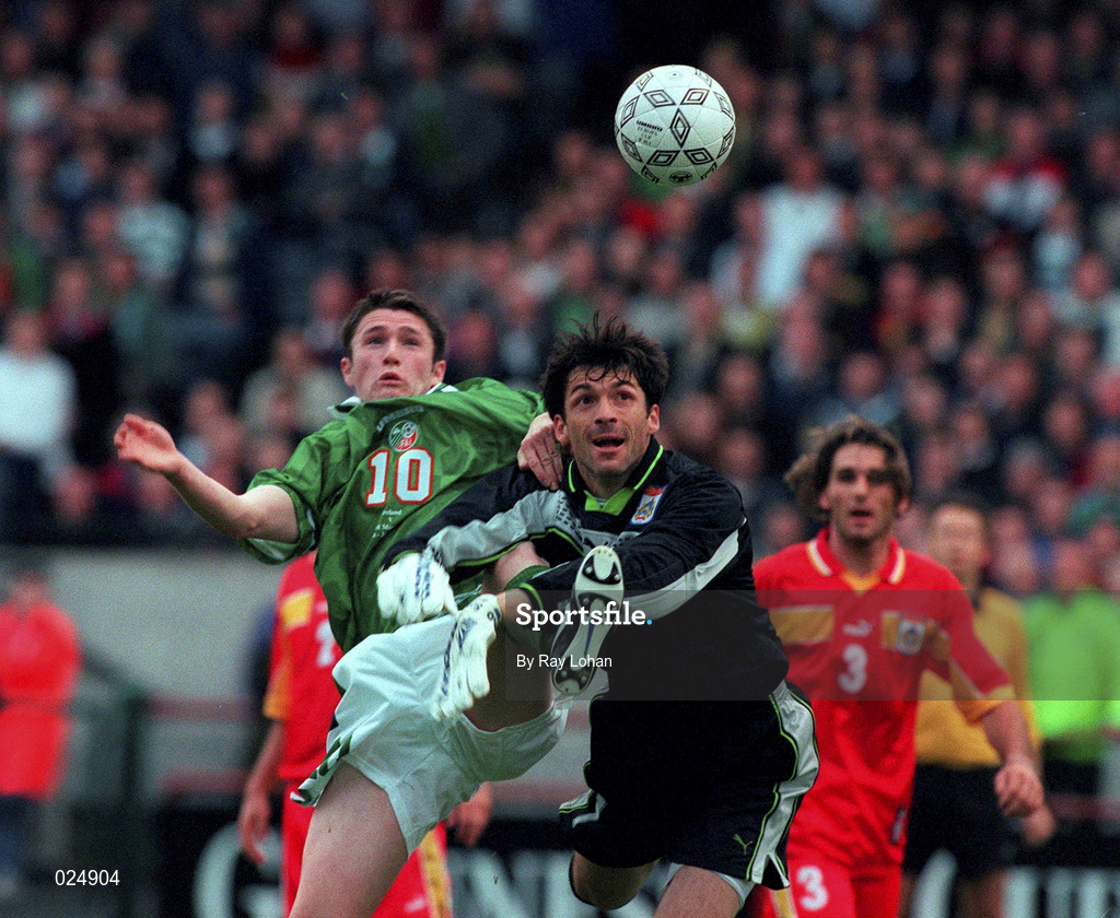 9 June 1999; Robbie Keane of Republic of Ireland in action against Petar Milosevski of FYR Macedonia during the UEFA European Championships Qualifier match between Republic of Ireland and FYR Macedonia at Lansdowne Road in Dublin. Photo by Ray Lohan/Sportsfile