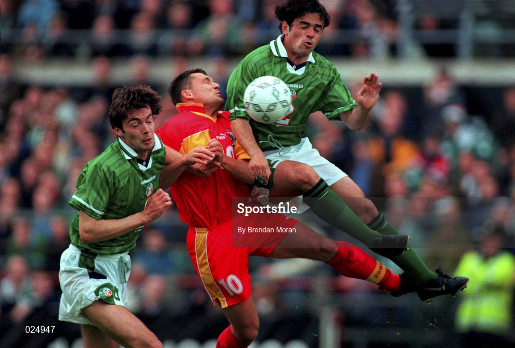 9 June 1999; Gary Breen, left, and Stephen Carr of Republic of Ireland in action against Viktor Trenevski of FYR Macedonia during the UEFA European Championships Qualifier match between Republic of Ireland and FYR Macedonia at Lansdowne Road in Dublin. Photo by Brendan Moran/Sportsfile