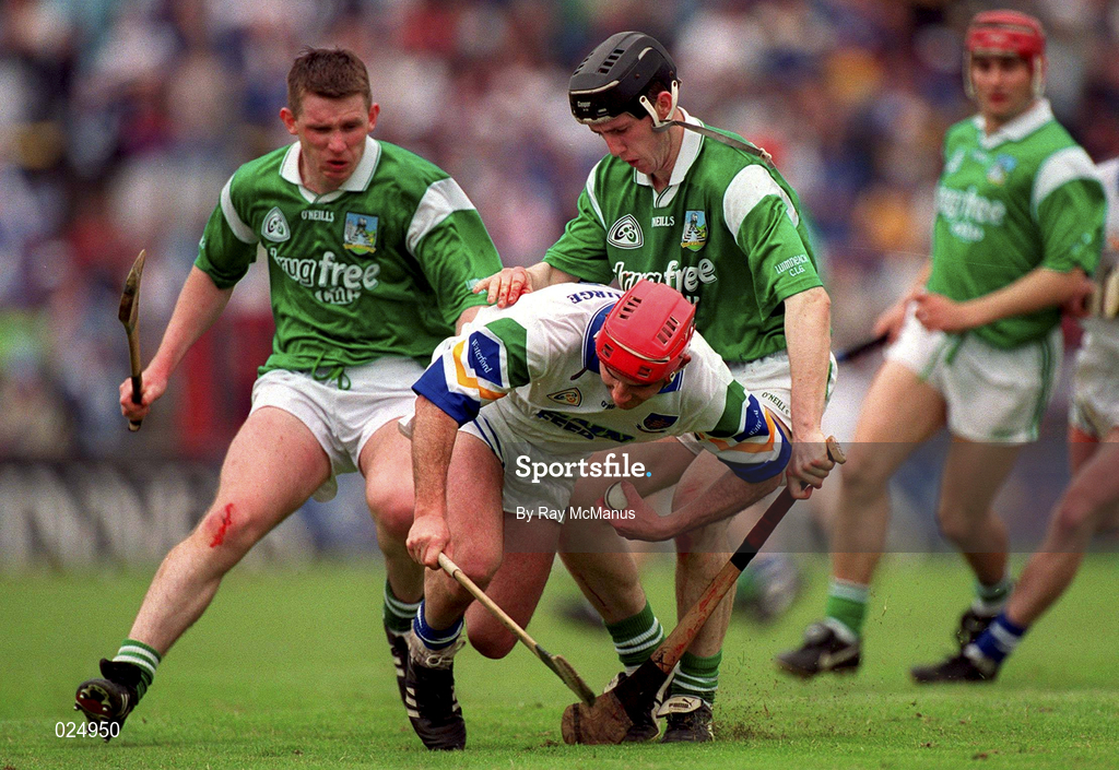 30 May 1999; Stephen Frampton of Waterford in action against Mark Foley, left, and James Moran of Limerick during the Guinness Munster Senior Hurling Championship quarter-final match between Limerick and Waterford at Páirc Uí Chaoimh in Cork. Photo by Ray McManus/Sportsfile