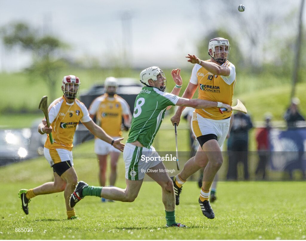 11 May 2014; Conor Carson, Antrim, in action against Darren Moore, London. GAA All-Ireland Senior Hurling Championship Qualifier Group, Round 3, Antrim v London, Ballycastle, Co. Antrim. Picture credit: Oliver McVeigh / SPORTSFILE