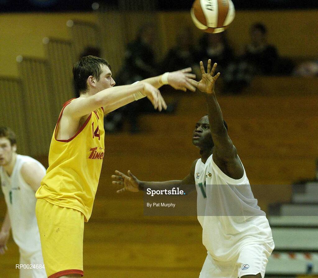 14 March 2006; Ian Whittingham, St. Fintan's, in action against Raymond Koomson, Colaiste Eanna. Schools League Basketball Finals, Boys U19A Final, St. Fintan's v Colaiste Eanna, National Basketball Arena, Tallaght, Dublin. Picture credit: Pat Murphy / SPORTSFILE
