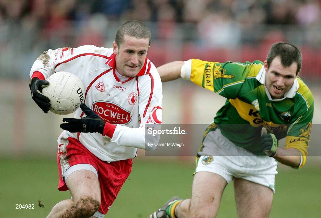 26 March 2006; Stephen O'Neill, Tyrone, gets away from Michael McCarthy, Kerry. Allianz National Football League, Division 1A, Round 6, Tyrone v Kerry, Healy Park, Omagh, Co. Tyrone. Picture credit: Oliver McVeigh / SPORTSFILE