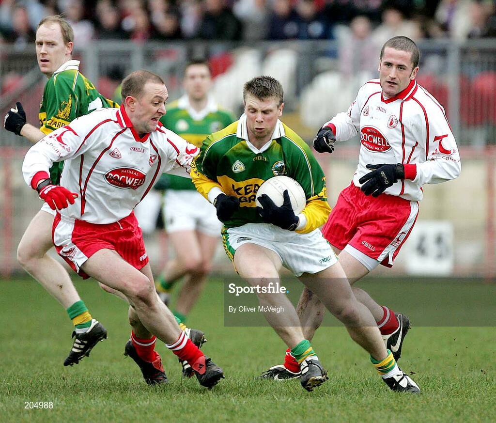 26 March 2006; Tomas O Se, Kerry, is tackled by Gerald Cavlan, Tyrone. Allianz National Football League, Division 1A, Round 6, Tyrone v Kerry, Healy Park, Omagh, Co. Tyrone. Picture credit: Oliver McVeigh / SPORTSFILE