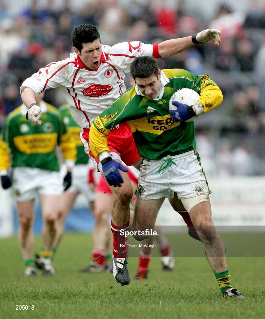 26 March 2006; Declan O Sullivan, Kerry, is tackled by Sean Cavanagh, Tyrone. Allianz National Football League, Division 1A, Round 6, Tyrone v Kerry, Healy Park, Omagh, Co. Tyrone. Picture credit: Oliver McVeigh / SPORTSFILE