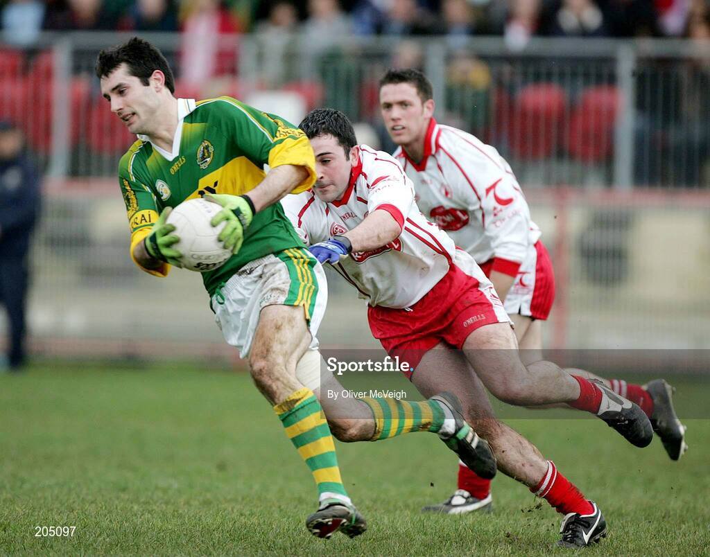 26 March 2006; Tom O'Sullivan, Kerry, is tackled by Ryan Mellon, Tyrone. Allianz National Football League, Division 1A, Round 6, Tyrone v Kerry, Healy Park, Omagh, Co. Tyrone. Picture credit: Oliver McVeigh / SPORTSFILE