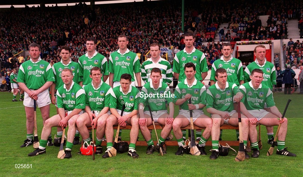30 May 1999; The Limerick team prior to the Guinness Munster Senior Hurling Championship Quarter-Final match between Limerick and Waterford at Páirc Uí Chaoimh in Cork. Photo by Ray McManus/Sportsfile