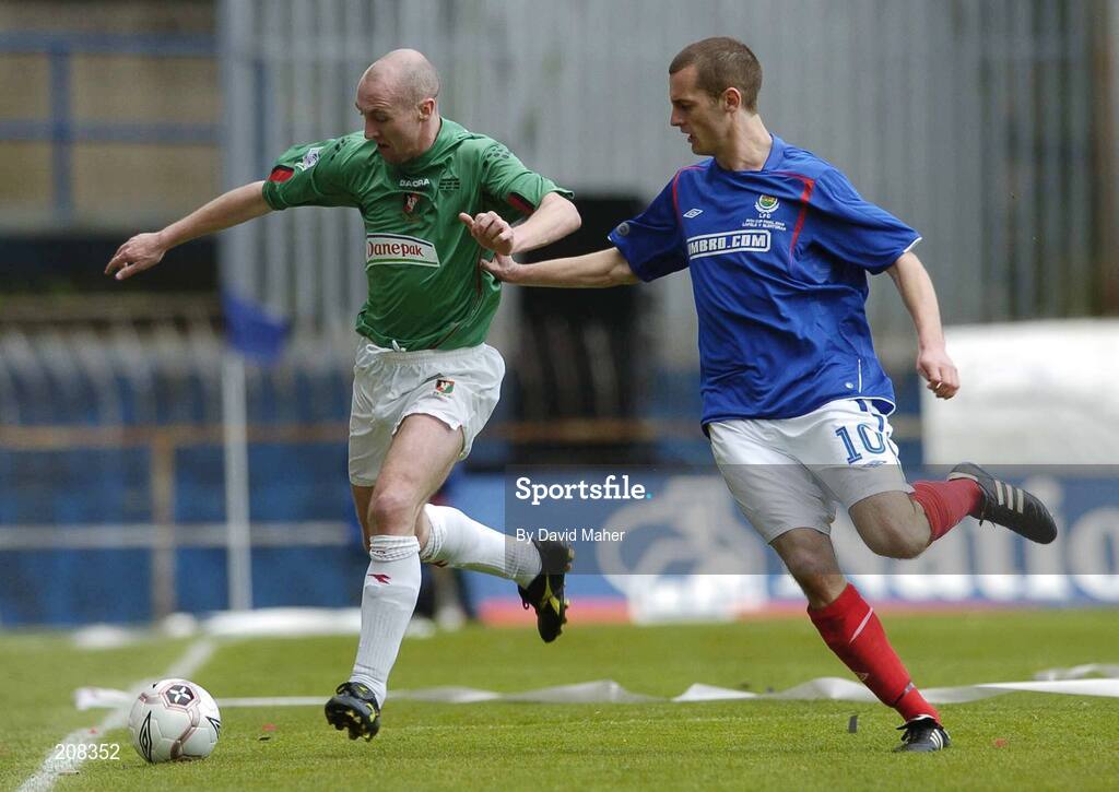 6 May 2006; Darren Lockhart, Glentoran, in action against Oran Kearney , Linfield. Nationwide Irish Cup final, Glentoran v Linfield, Windsor Park, Belfast. Picture credit: David Maher / SPORTSFILE