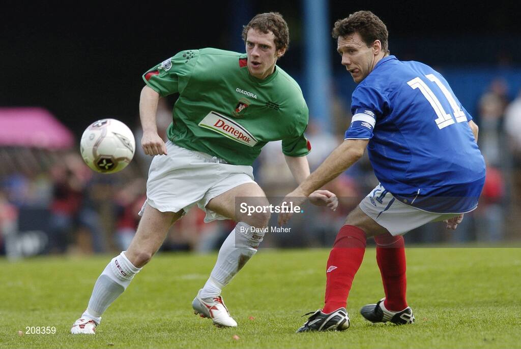 6 May 2006; Gary Browne, Glentoran, in action against Noel Bailie, Linfield. Nationwide Irish Cup final, Glentoran v Linfield, Windsor Park, Belfast. Picture credit: David Maher / SPORTSFILE
