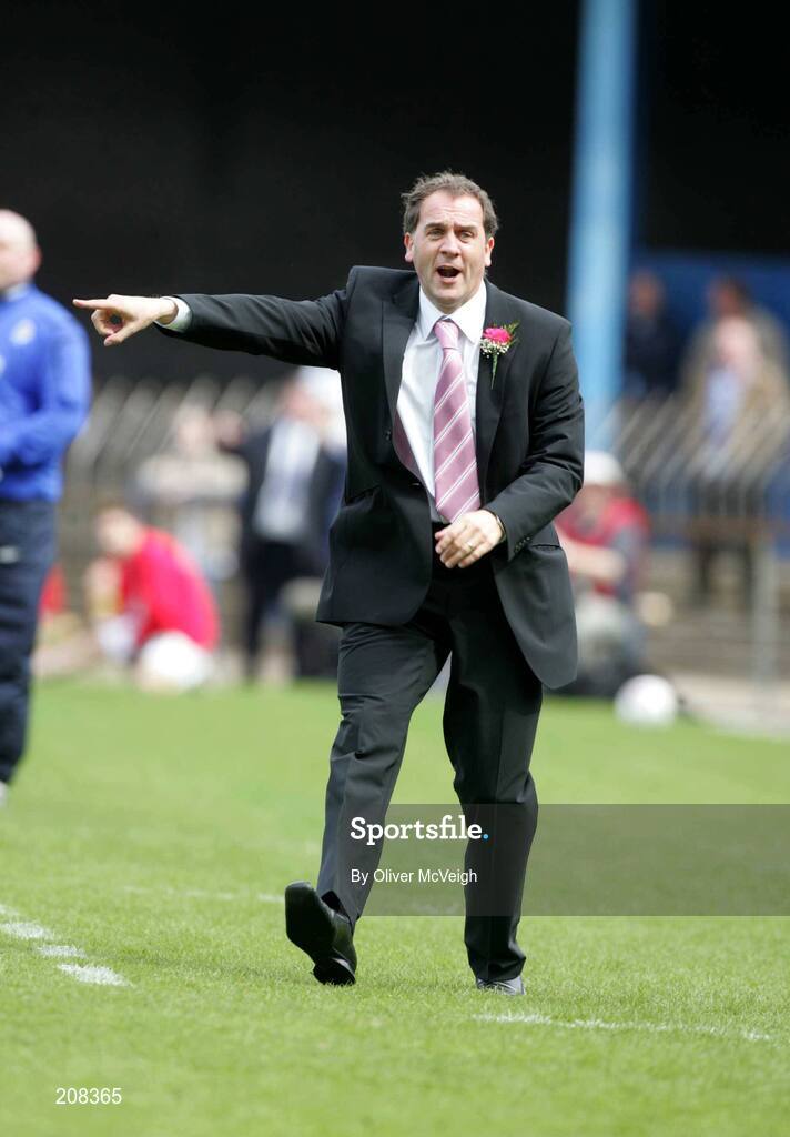 6 May 2006; The Glentoran manager Paul Millar. Nationwide Irish Cup final, Glentoran v Linfield, Windsor Park, Belfast. Picture credit: Oliver McVeigh / SPORTSFILE