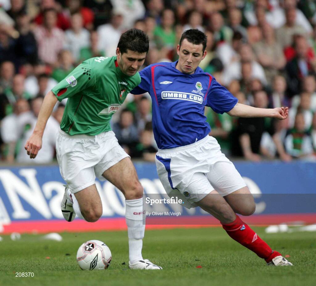 6 May 2006; Willo Mc Donagh, Glentoran, in action against Michael Gault, Linfield. Nationwide Irish Cup final, Glentoran v Linfield, Windsor Park, Belfast. Picture credit: Oliver McVeigh / SPORTSFILE