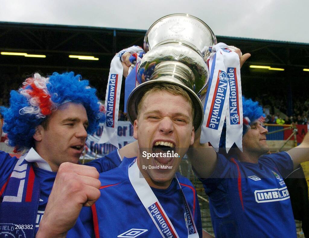 6 May 2006; Peter Thompson, who scored the goal for Linfield, celebrates at the end of the game. Nationwide Irish Cup final, Glentoran v Linfield, Windsor Park, Belfast. Picture credit: David Maher / SPORTSFILE