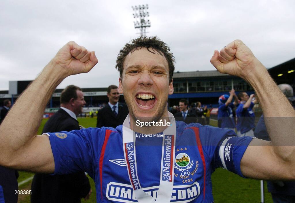 6 May 2006; Linfield captain Noel Bailie celebrates at the end of the game. Nationwide Irish Cup final, Glentoran v Linfield, Windsor Park, Belfast. Picture credit: David Maher / SPORTSFILE