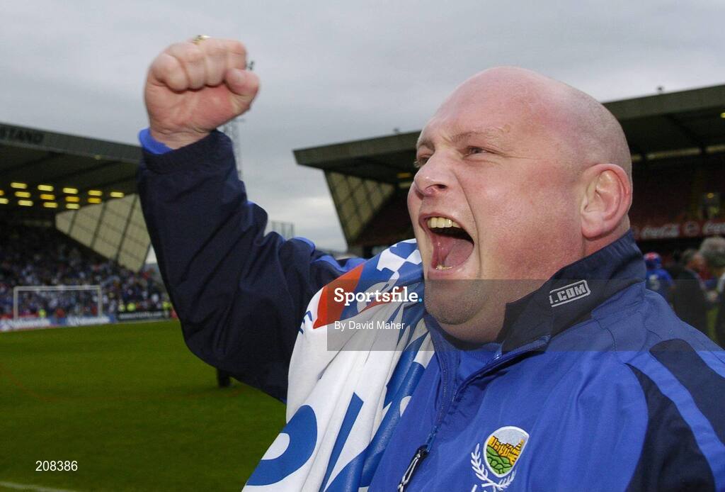 6 May 2006; Linfield manager David Jeffrey celebrates at the end of the game. Nationwide Irish Cup final, Glentoran v Linfield, Windsor Park, Belfast. Picture credit: David Maher / SPORTSFILE