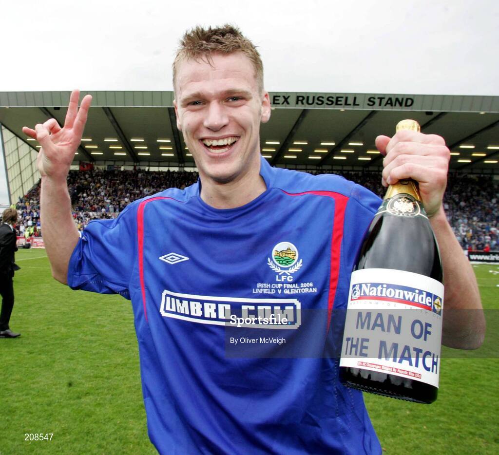6 May 2006; Man of the match Peter Thompson, Linfield. Nationwide Irish Cup final, Glentoran v Linfield, Windsor Park, Belfast. Picture credit: Oliver McVeigh / SPORTSFILE