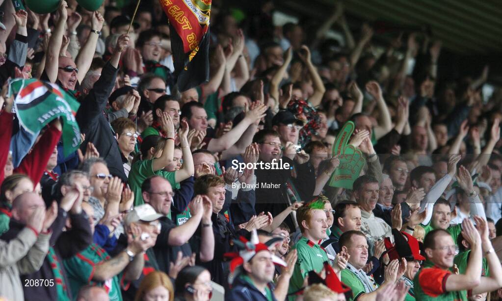 6 May 2006; Glentoran supporters. Nationwide Irish Cup final, Glentoran v Linfield, Windsor Park, Belfast. Picture credit: David Maher / SPORTSFILE