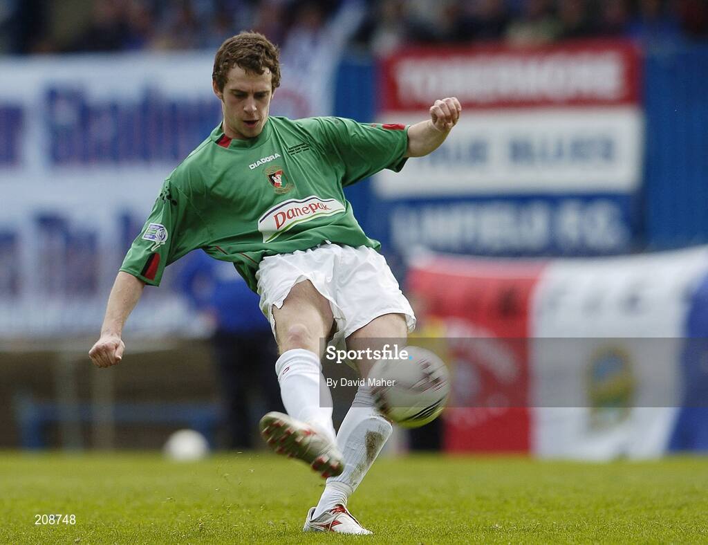 6 May 2006; Gary Browne, Glentoran. Nationwide Irish Cup final, Glentoran v Linfield, Windsor Park, Belfast. Picture credit: David Maher / SPORTSFILE