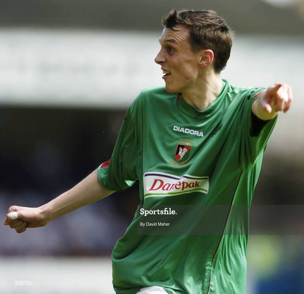 6 May 2006; Michael Halliday, Glentoran. Nationwide Irish Cup final, Glentoran v Linfield, Windsor Park, Belfast. Picture credit: David Maher / SPORTSFILE