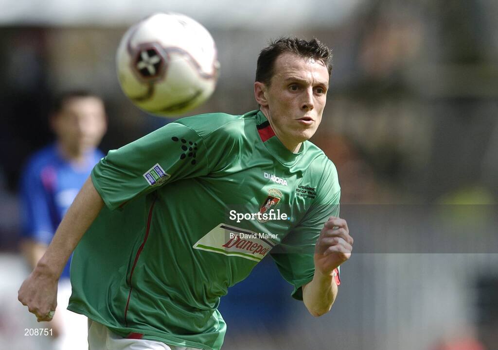 6 May 2006; Michael Halliday, Glentoran. Nationwide Irish Cup final, Glentoran v Linfield, Windsor Park, Belfast. Picture credit: David Maher / SPORTSFILE